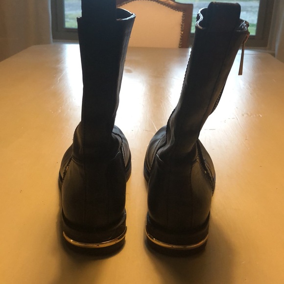 Size 7 1/2 women’s outside zip Tory Burch black Chelsea style boots low heel. - Picture 4 of 9